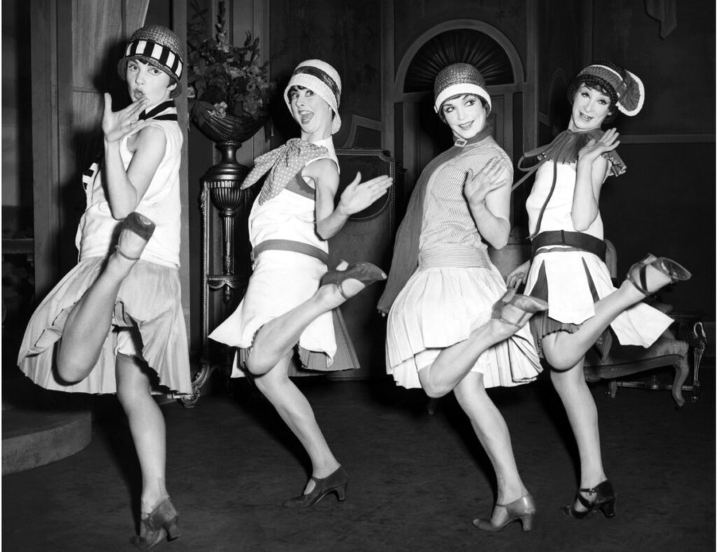 Le flappers: i costumi e la storia delle prime donne ribelli - Shop Vintage